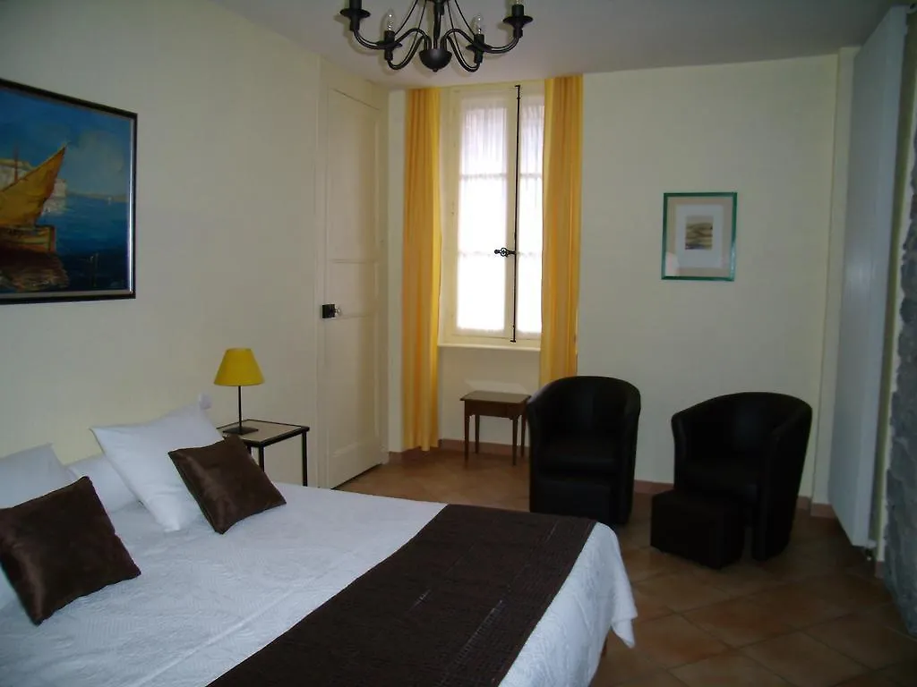 Les Tilleuls Adults Only Hotel Saint-Georges-de-Luzencon Bed & Breakfast